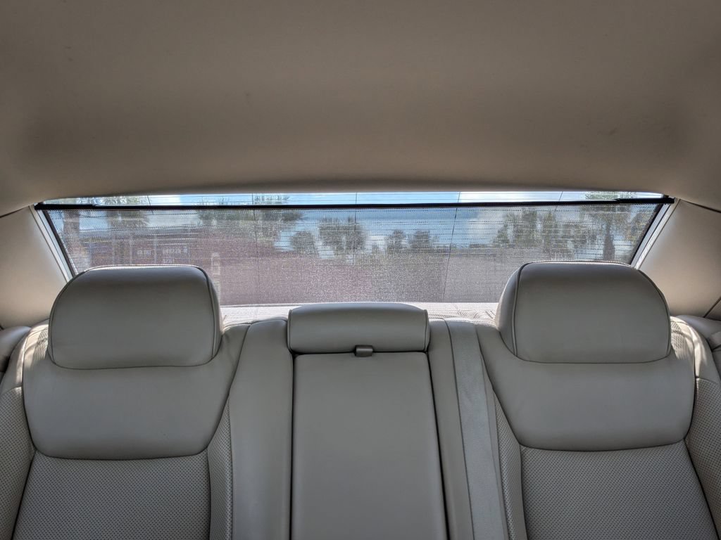 Used 2014 Chrysler 300 C RWD image 16