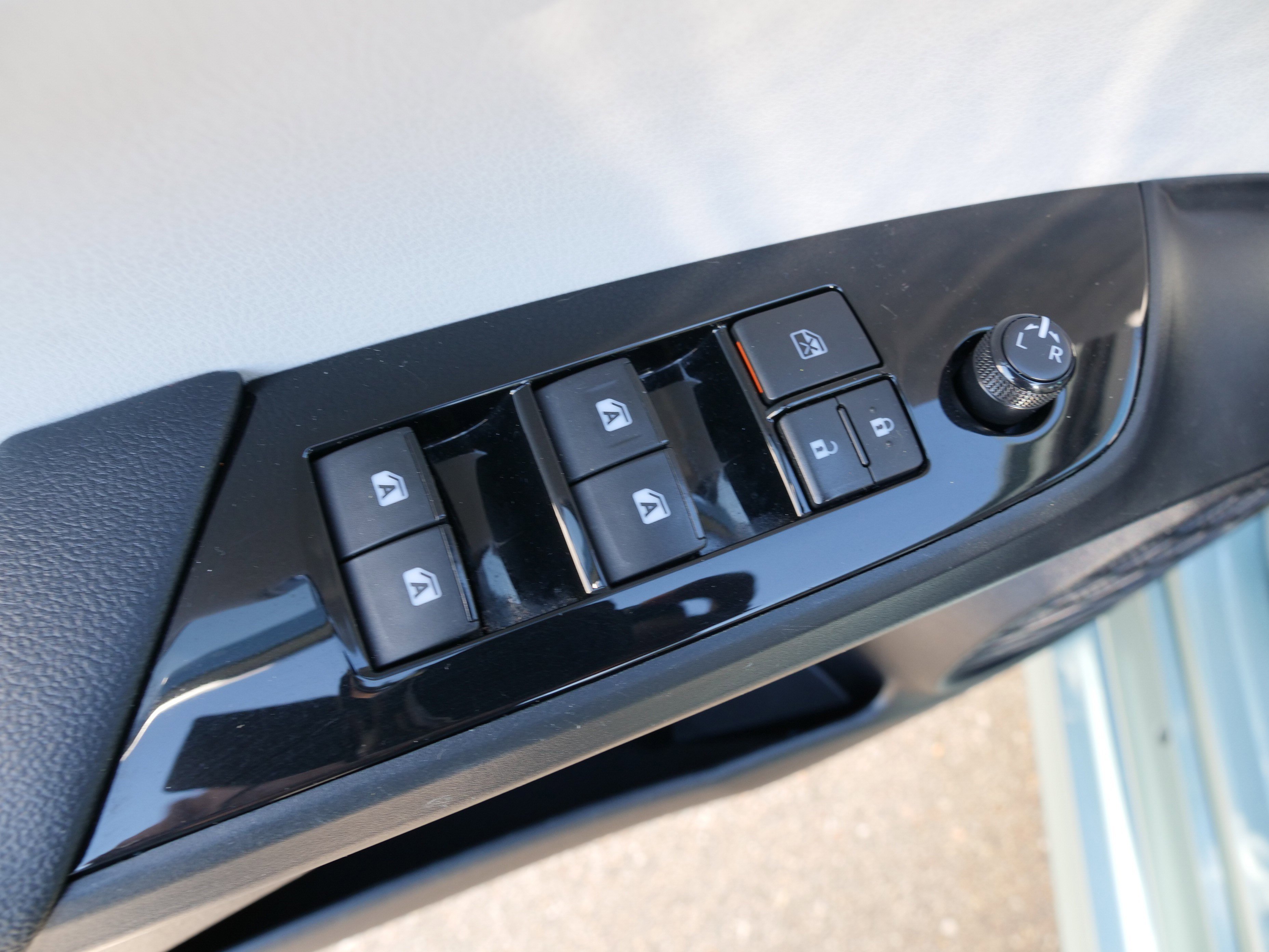 Used 2016 Toyota Prius Four image 15