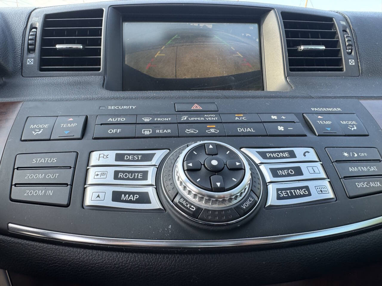 Used 2010 INFINITI M35 w/ Technology Pkg RWD image 18