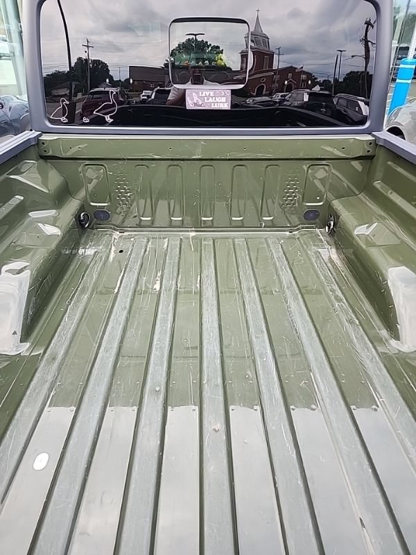 Used 2022 Jeep Gladiator Sport AWD/4WD image 6