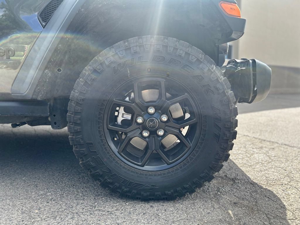 Used 2018 Jeep Wrangler Unlimited Rubicon w/ LED Lighting Group AWD/4WD image 2