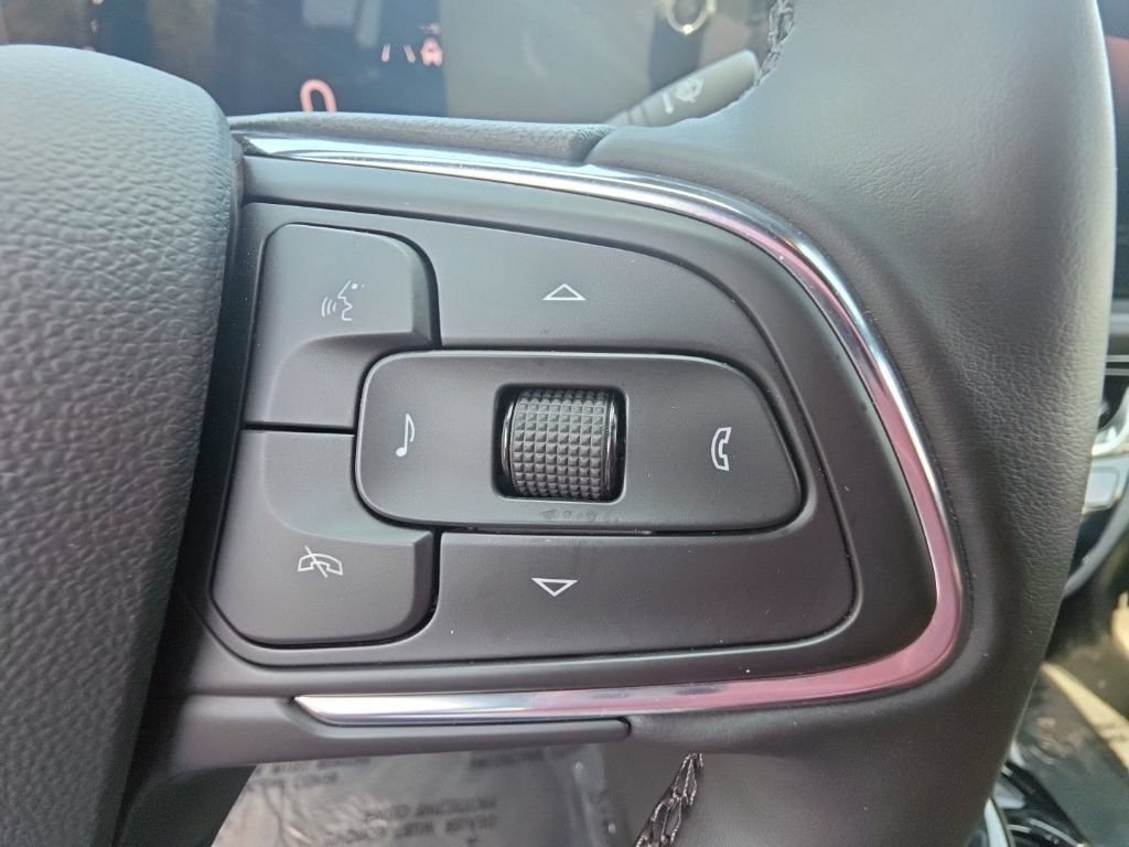 Certified 2025 Buick Envista Avenir FWD image 24