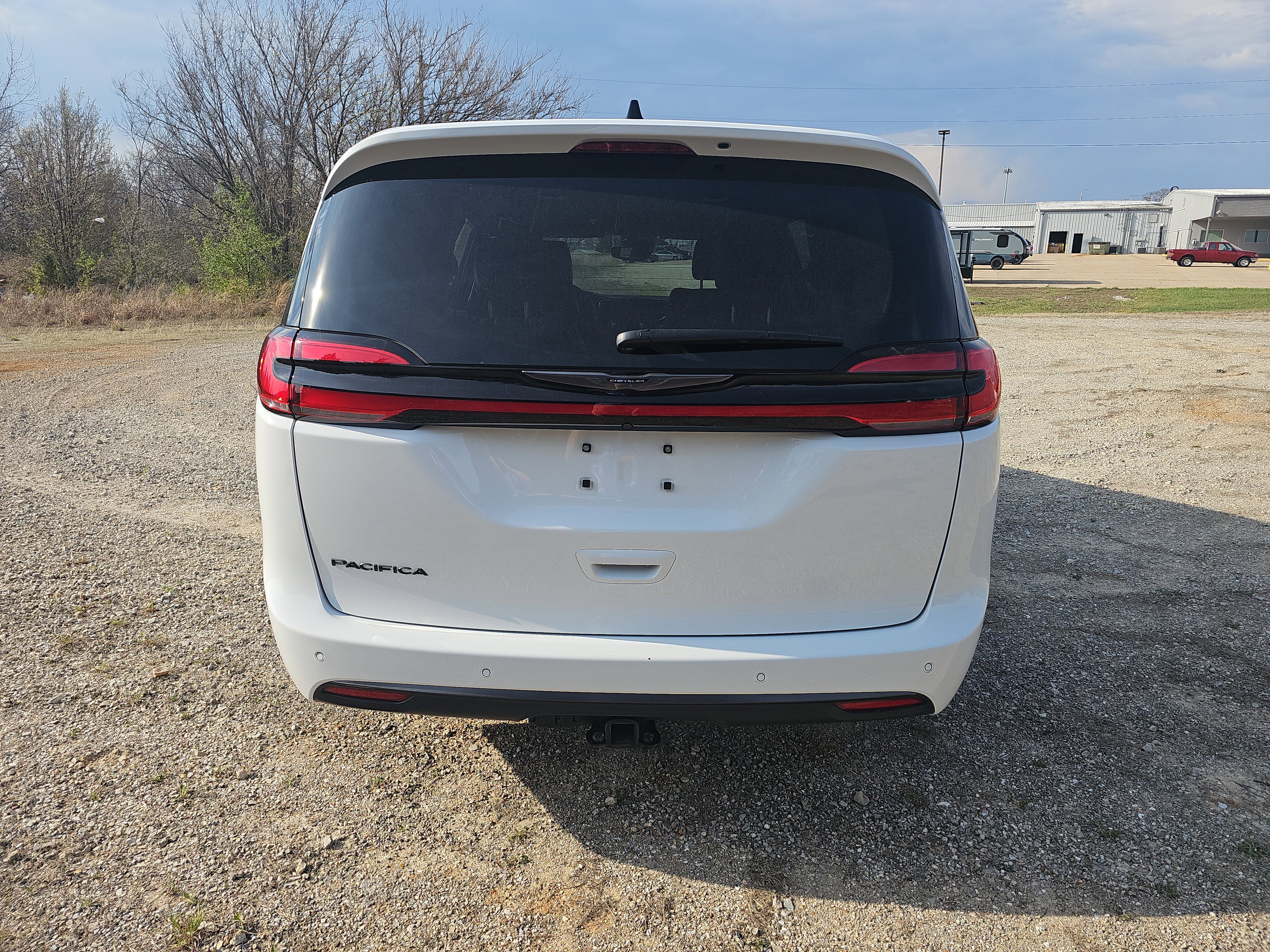 Used 2024 Chrysler Pacifica Touring-L w/ Road Tripper Package image 5