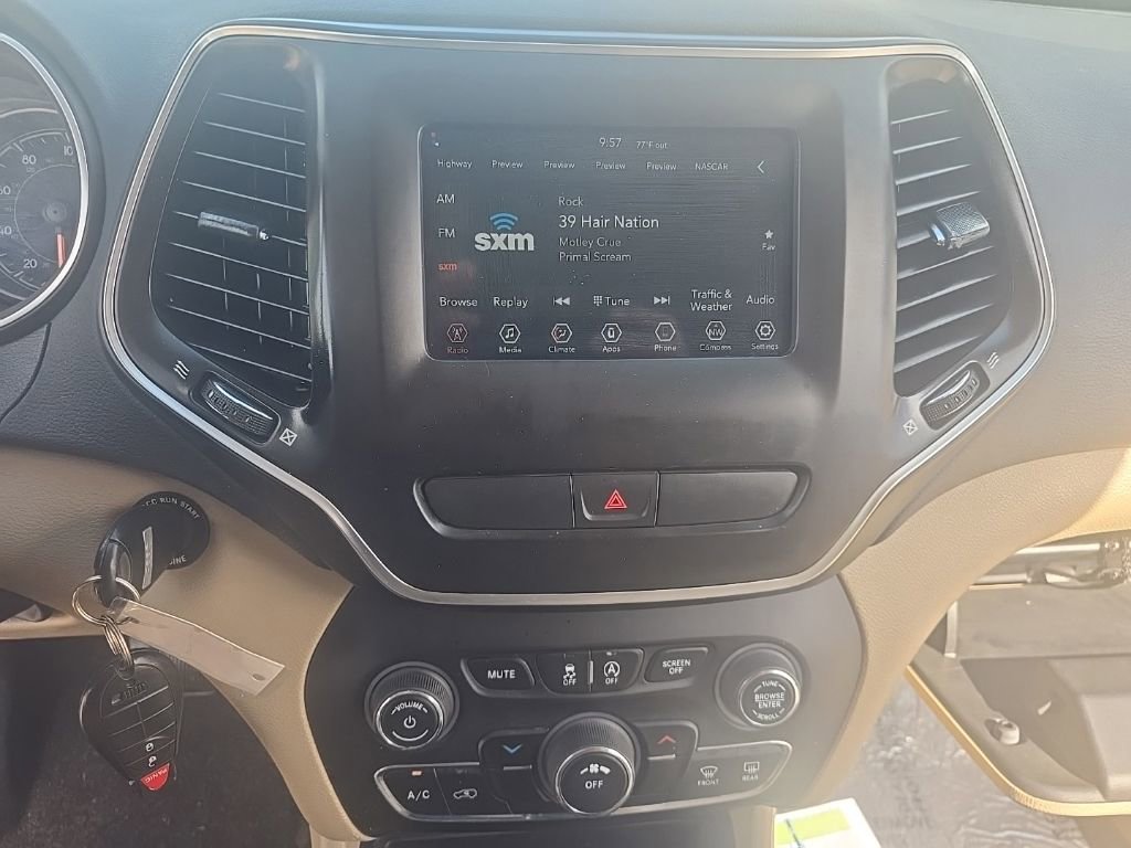Used 2019 Jeep Cherokee Latitude w/ Popular Appearance Group FWD image 13