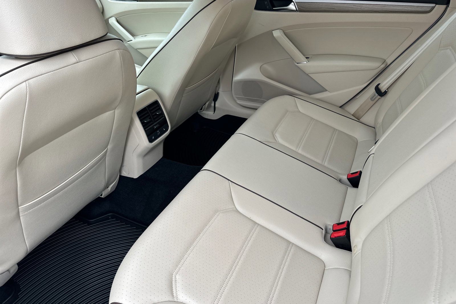 Used 2017 Volkswagen Passat 1.8T SE image 12