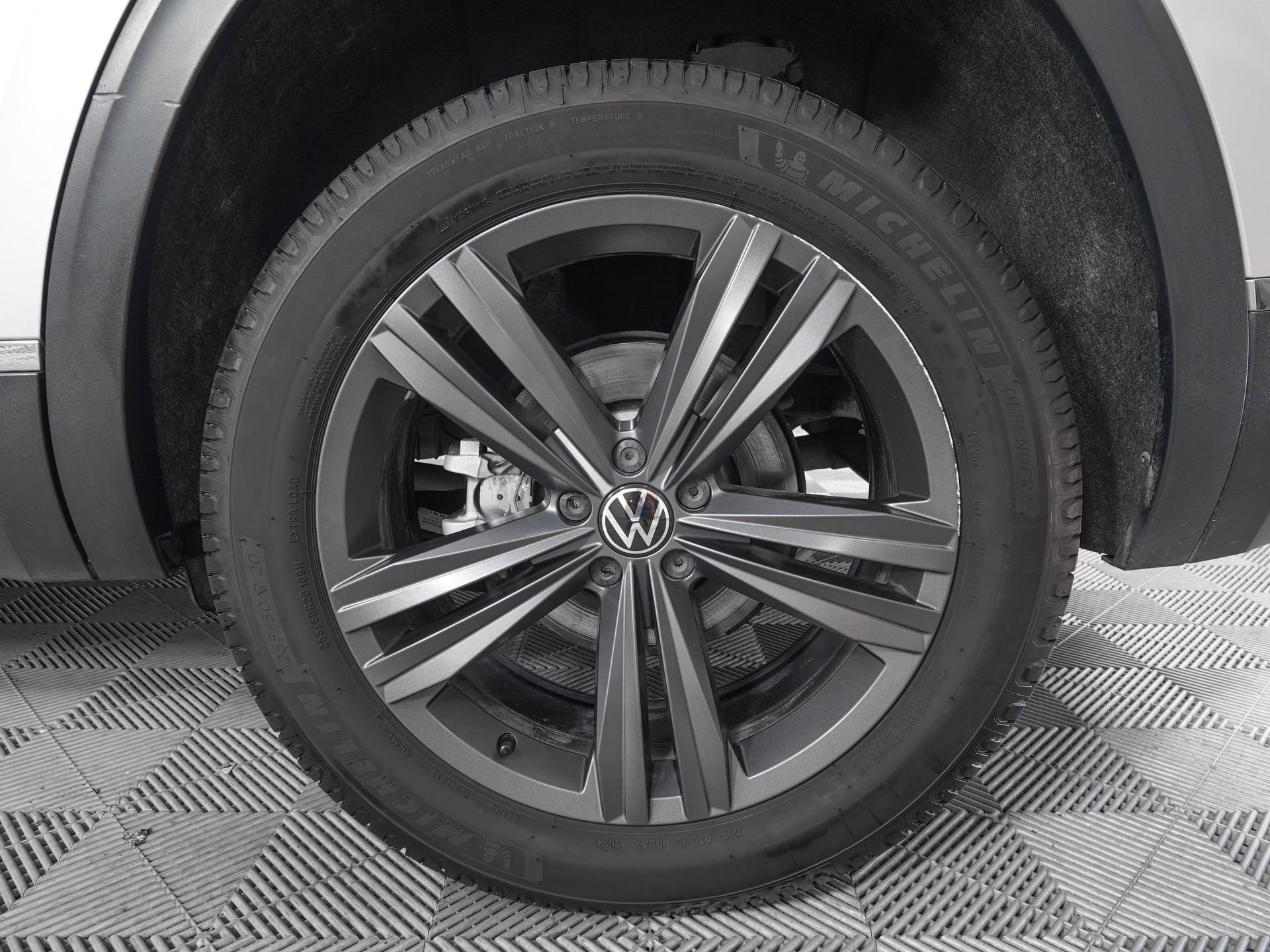 Used 2019 Volkswagen Atlas SEL FWD image 33