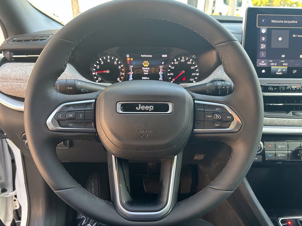 Used 2023 Jeep Compass Latitude AWD/4WD image 17