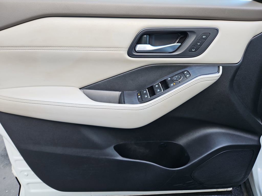 Used 2023 Nissan Rogue SL w/ SL Premium Package image 29