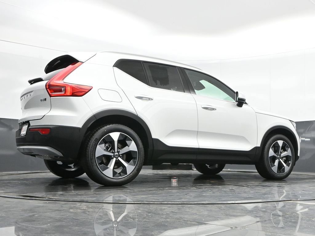 New 2025 Volvo XC40 B5 Core w/ Protection Package Premier image 39