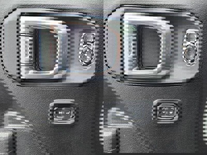 Used 2024 Jeep Wrangler Unlimited Rubicon w/ Technology Group image 28