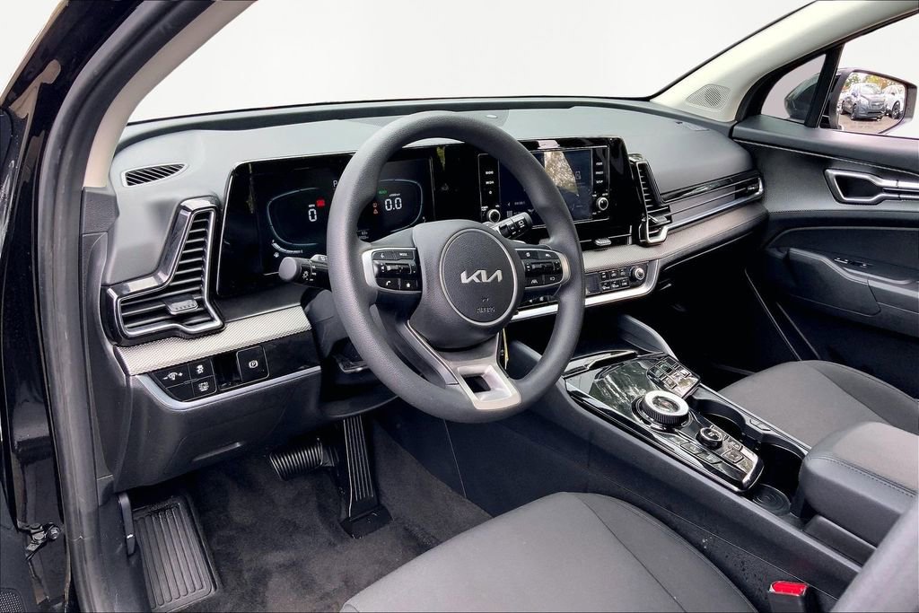 Used 2025 Kia Sportage LX image 12