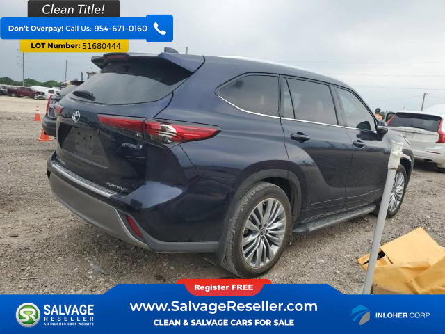 Used 2023 Toyota Highlander Platinum FWD image 4