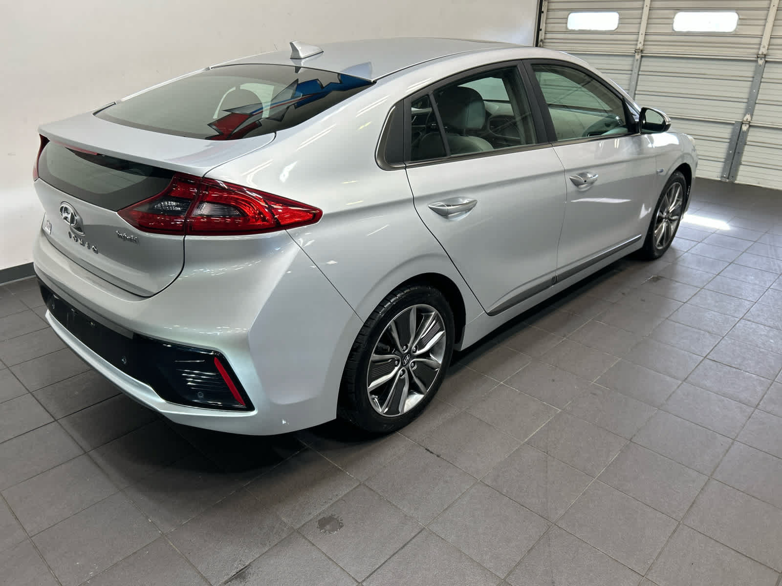 Used 2019 Hyundai Ioniq Limited w/ Ultimate Package 02 FWD image 3