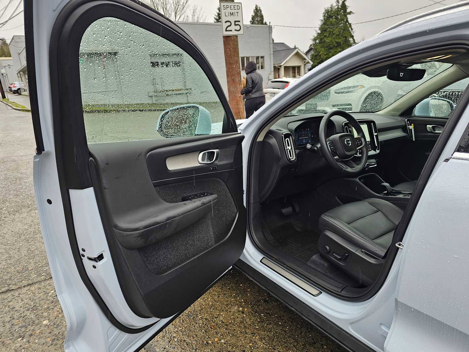 Certified 2025 Volvo XC40 B5 Core w/ Protection Package Premier image 22