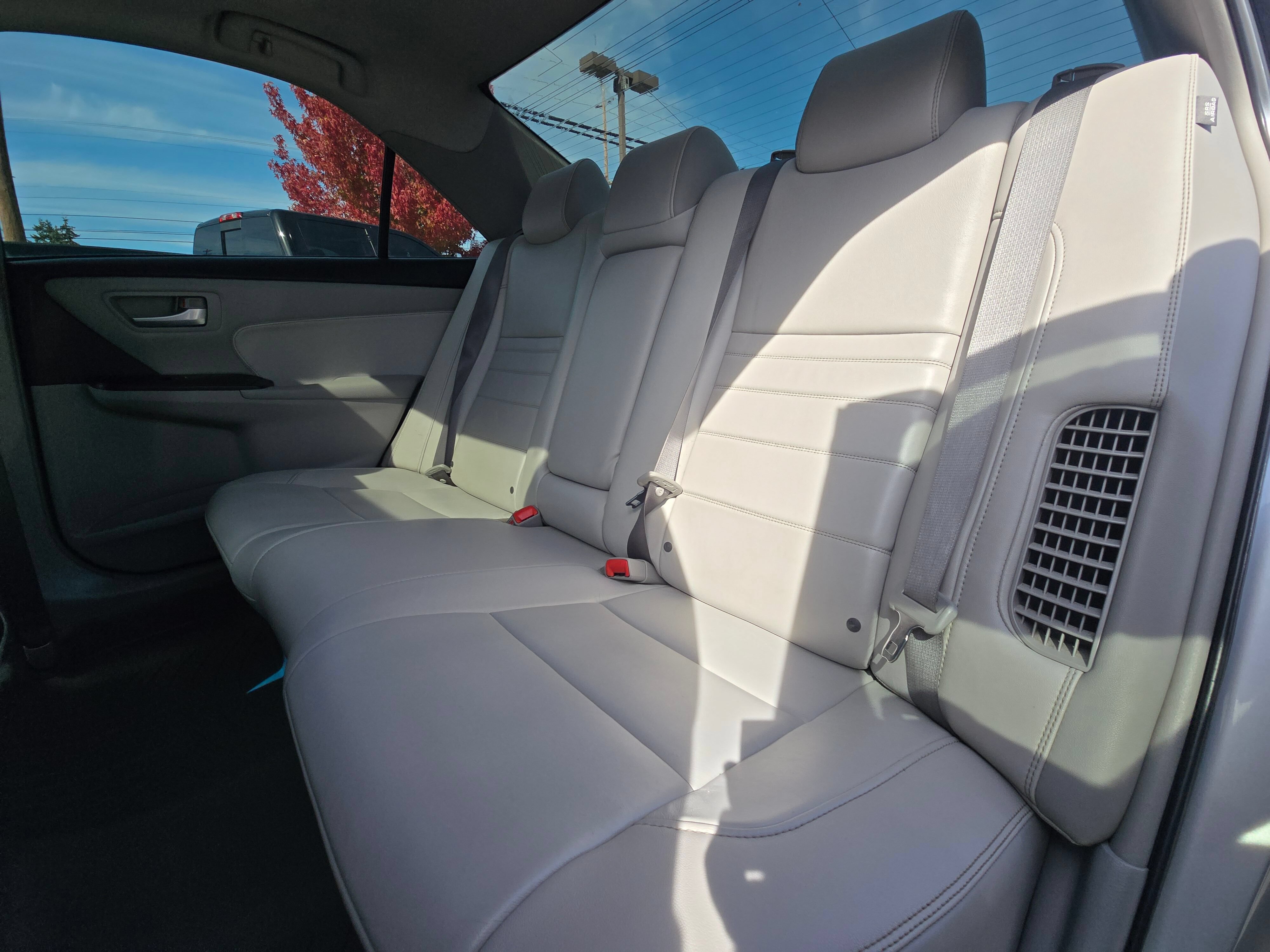 Used 2016 Toyota Camry XLE w/ Moonroof Package FWD image 17