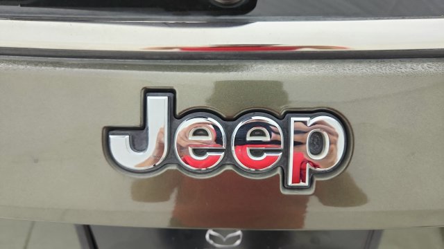 Used 2019 Jeep Compass Latitude FWD image 38