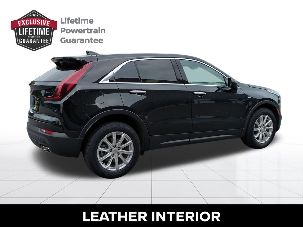 Used 2023 Cadillac XT4 Luxury w/ Cold Weather Package FWD image 4