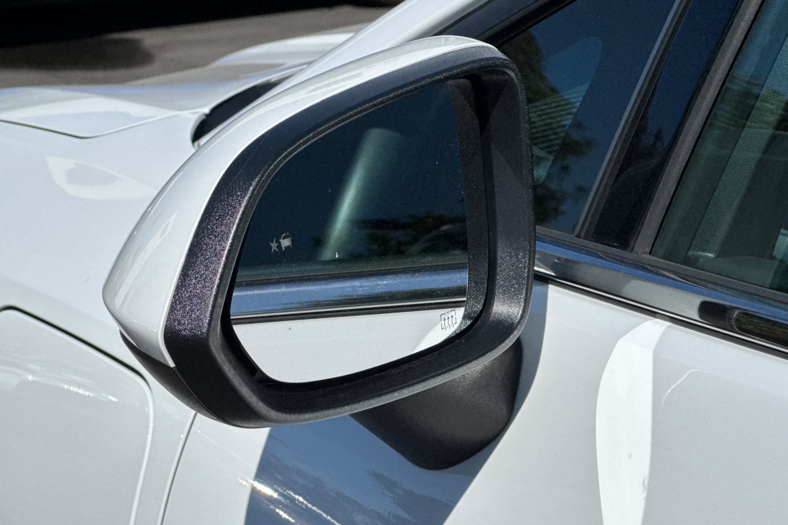 Used 2024 Chevrolet Equinox EV LT FWD image 49