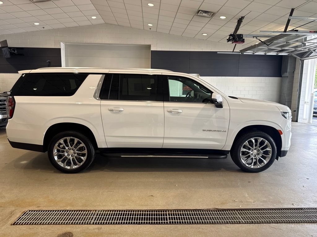 Used 2022 Chevrolet Suburban LT w/ Luxury Package AWD/4WD image 8