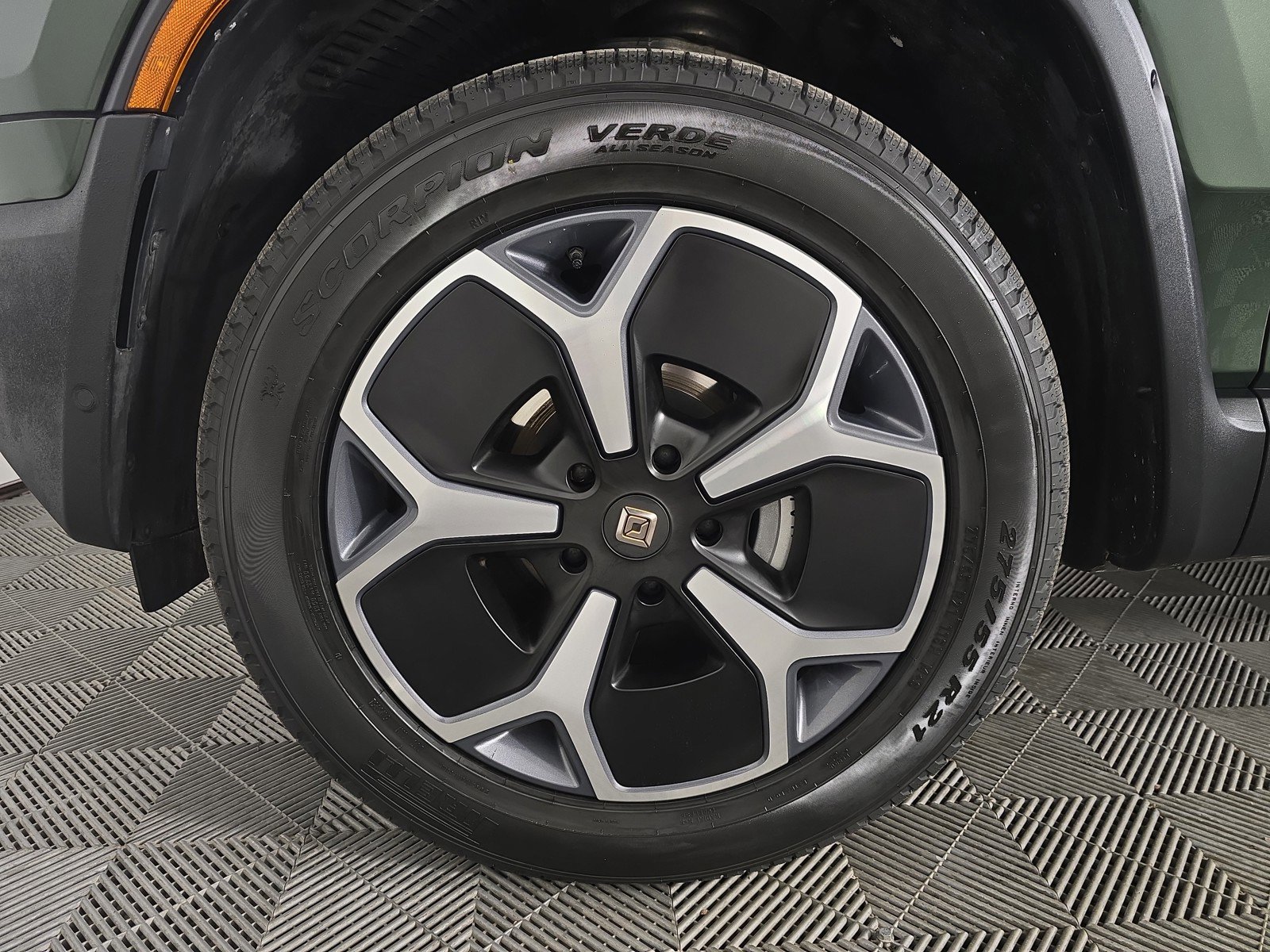 Used 2024 Rivian R1S Adventure AWD/4WD image 9