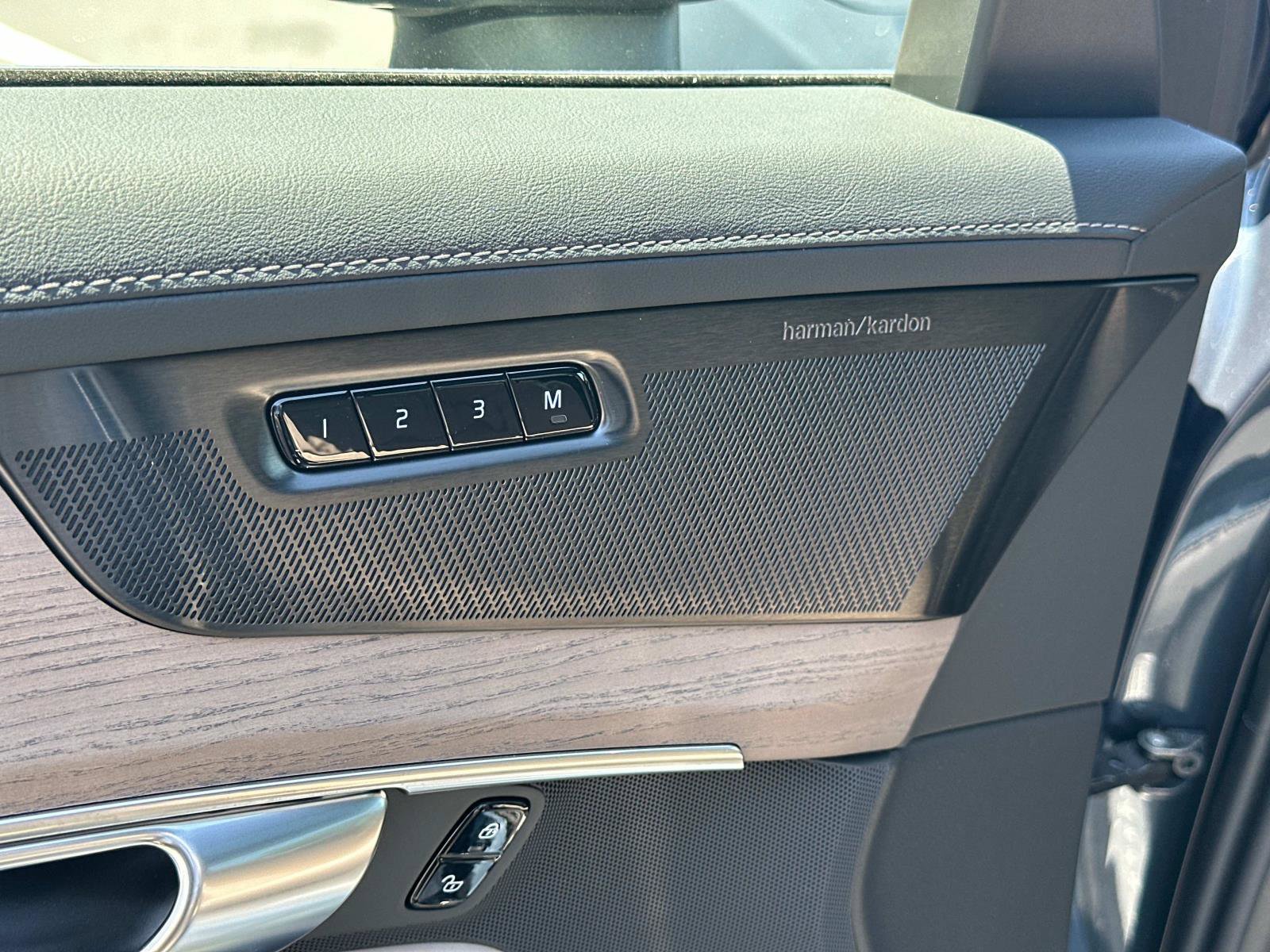 New 2026 Volvo XC90 T8 Plus image 12