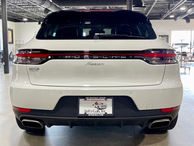 Used 2021 Porsche Macan w/ Driver Memory Package image 4