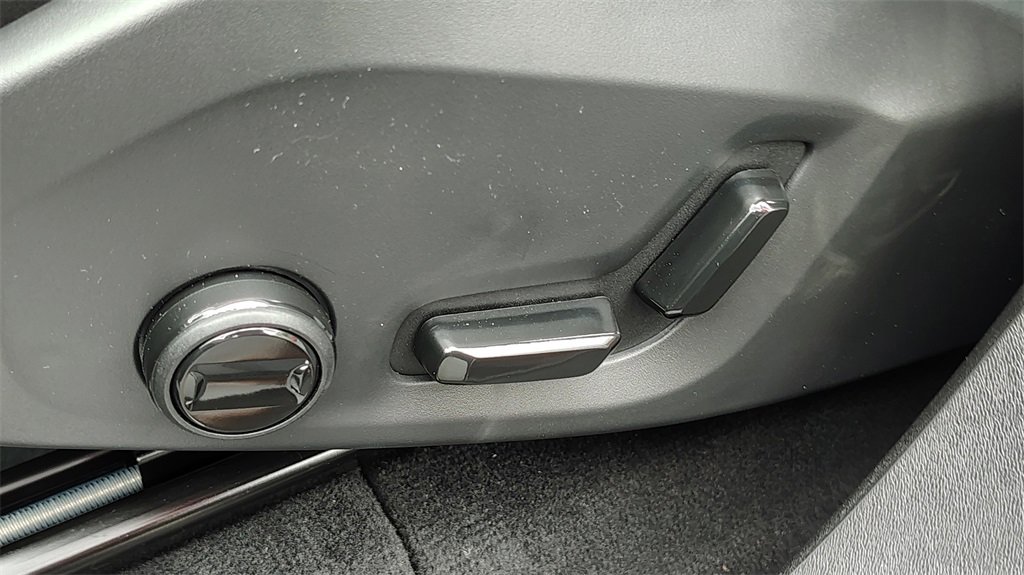 New 2026 Volvo XC90 B6 Plus w/ Protection Package image 13