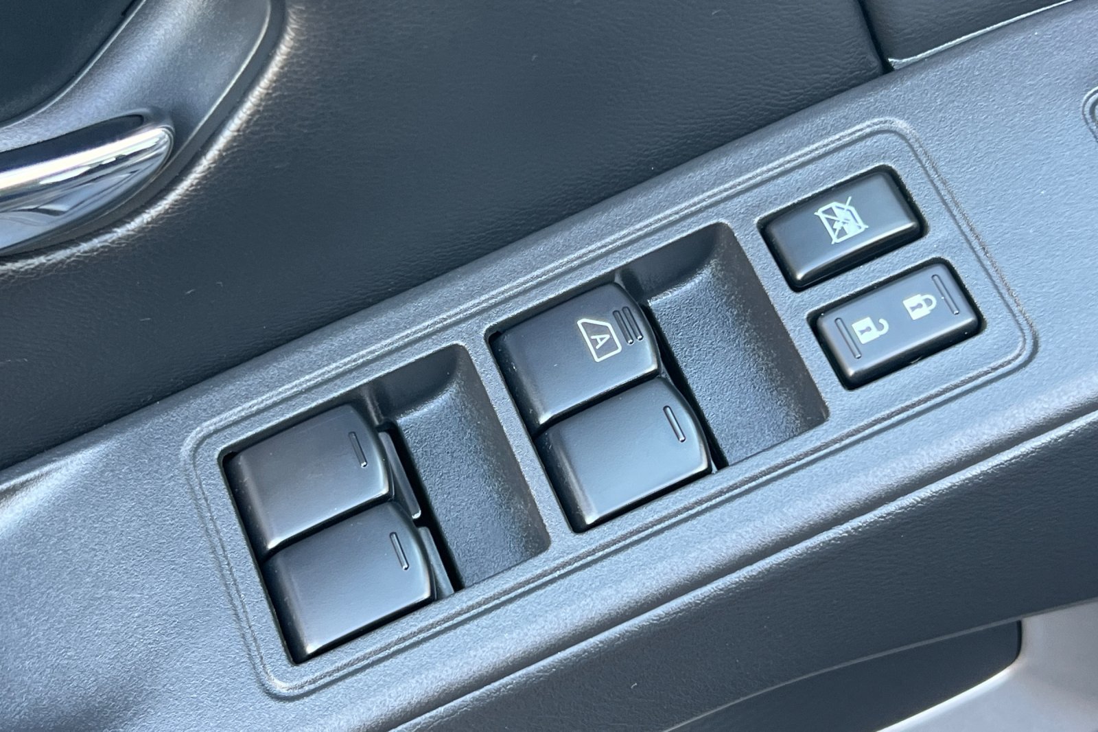Certified 2025 Nissan Frontier SV w/ Tow Package RWD image 12