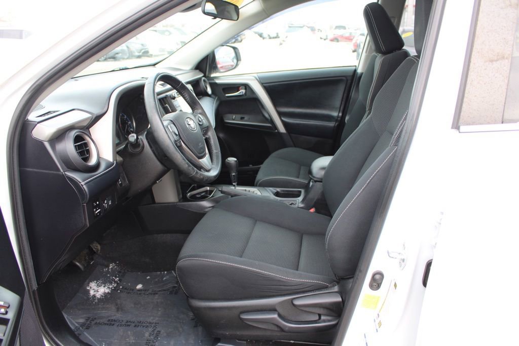 Used 2018 Toyota RAV4 XLE image 15