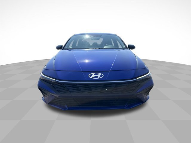 Used 2025 Hyundai Elantra Sport w/ Cargo Package FWD image 2