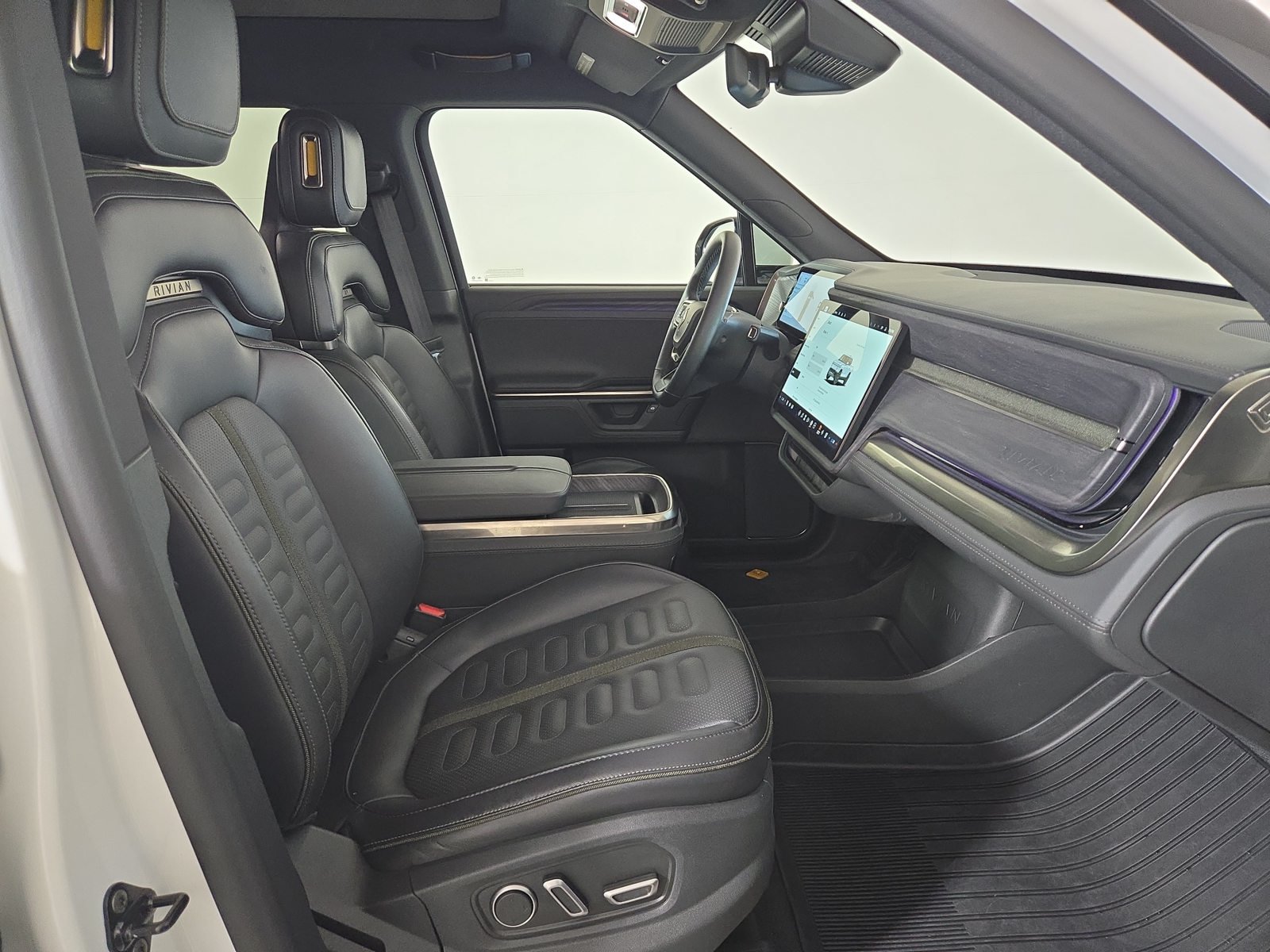 Used 2025 Rivian R1T Adventure Dual AWD/4WD image 23