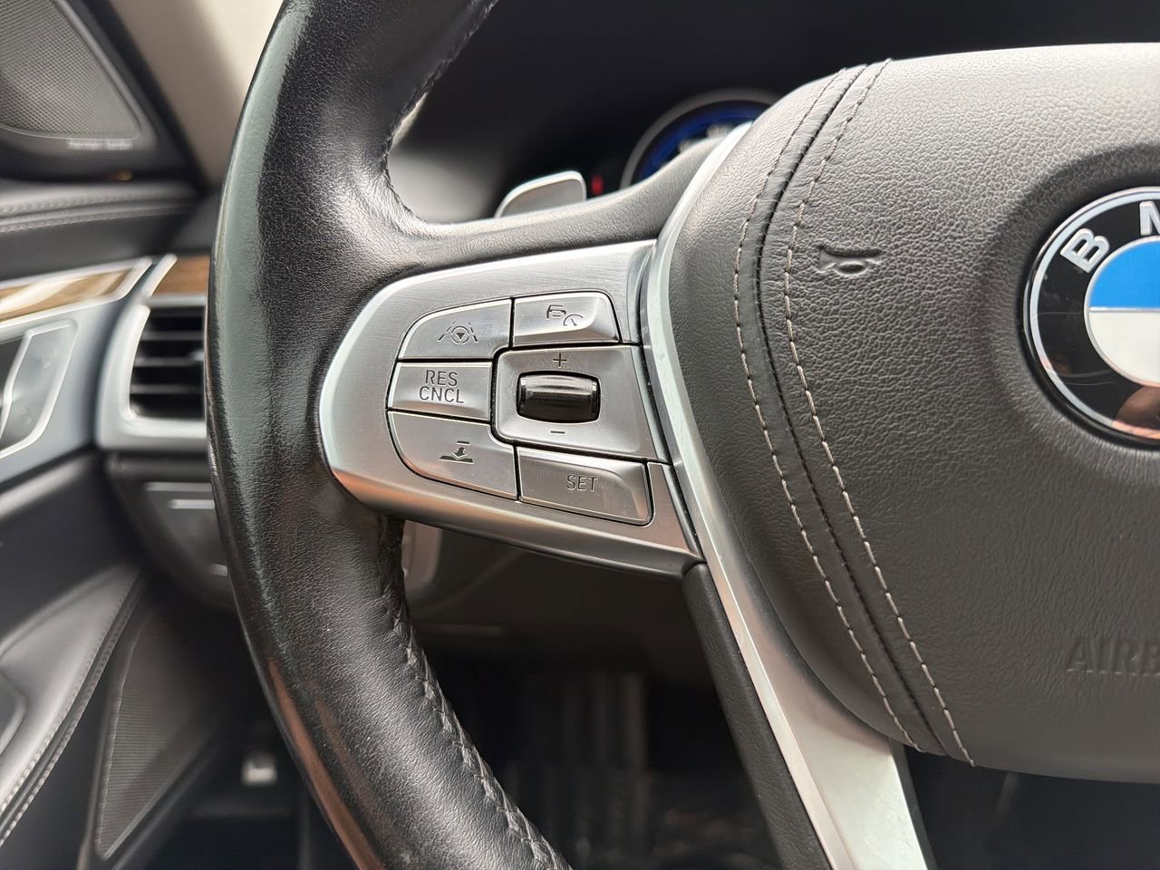Used 2018 BMW 750i RWD image 28
