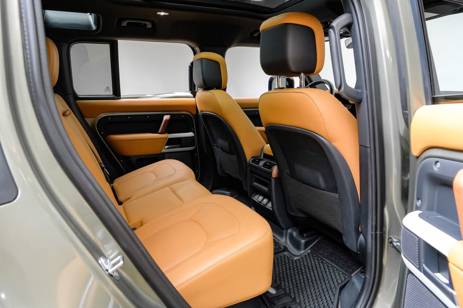Used 2023 Land Rover Defender 110 SE AWD/4WD image 40