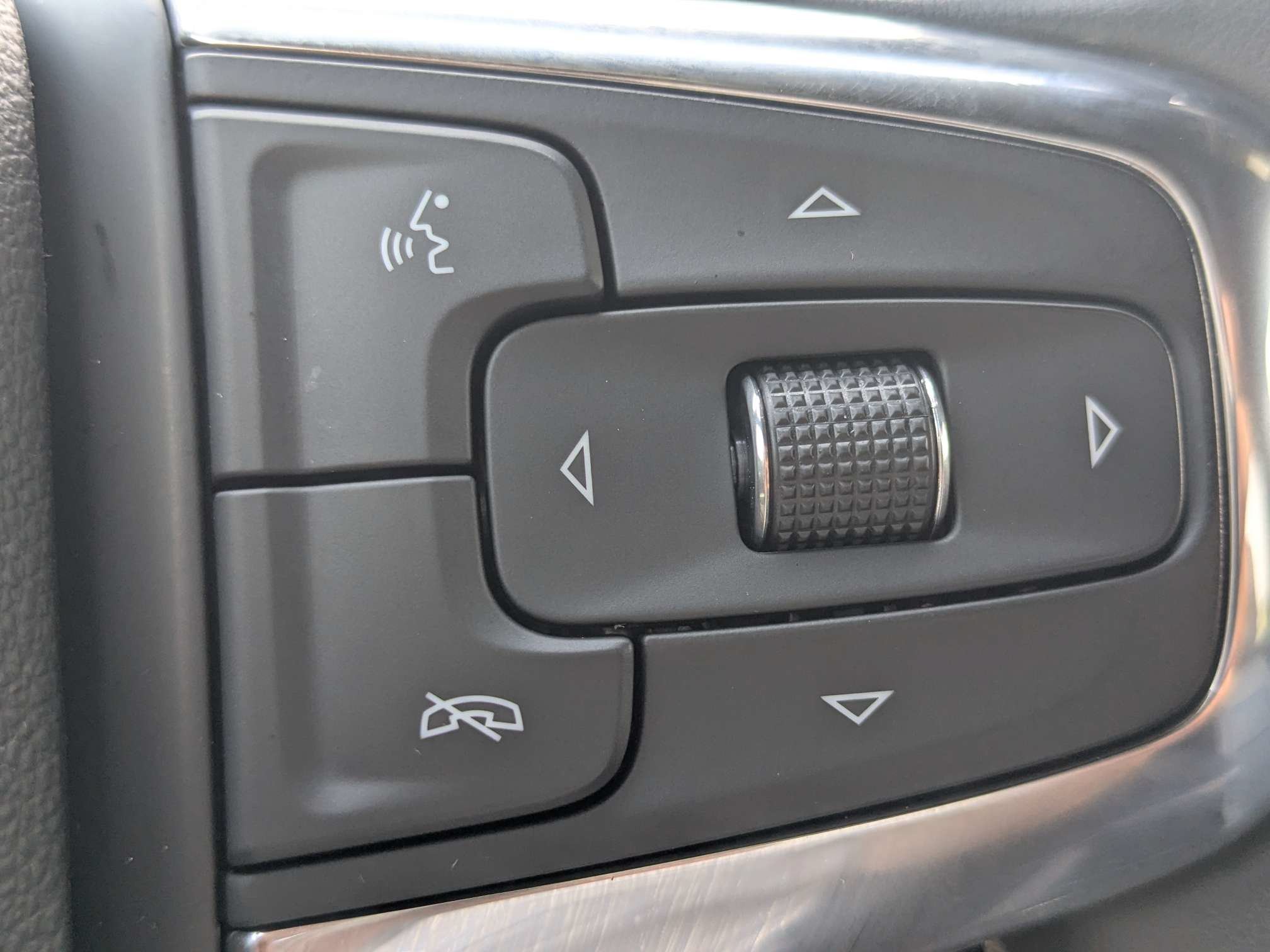 Used 2023 Chevrolet Blazer RS FWD image 36