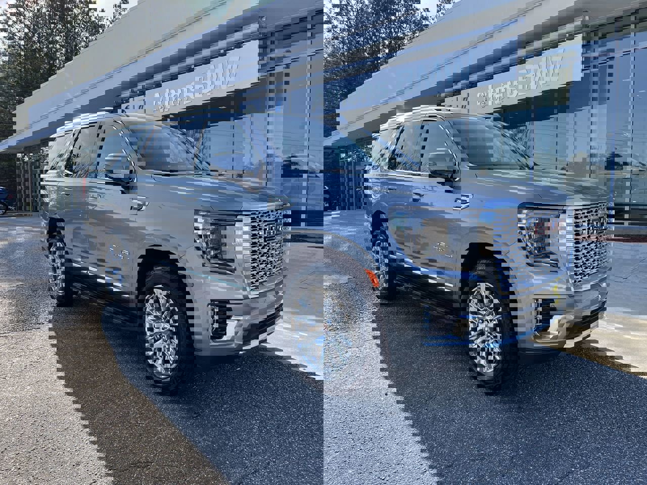 Used 2023 GMC Yukon Denali image 2