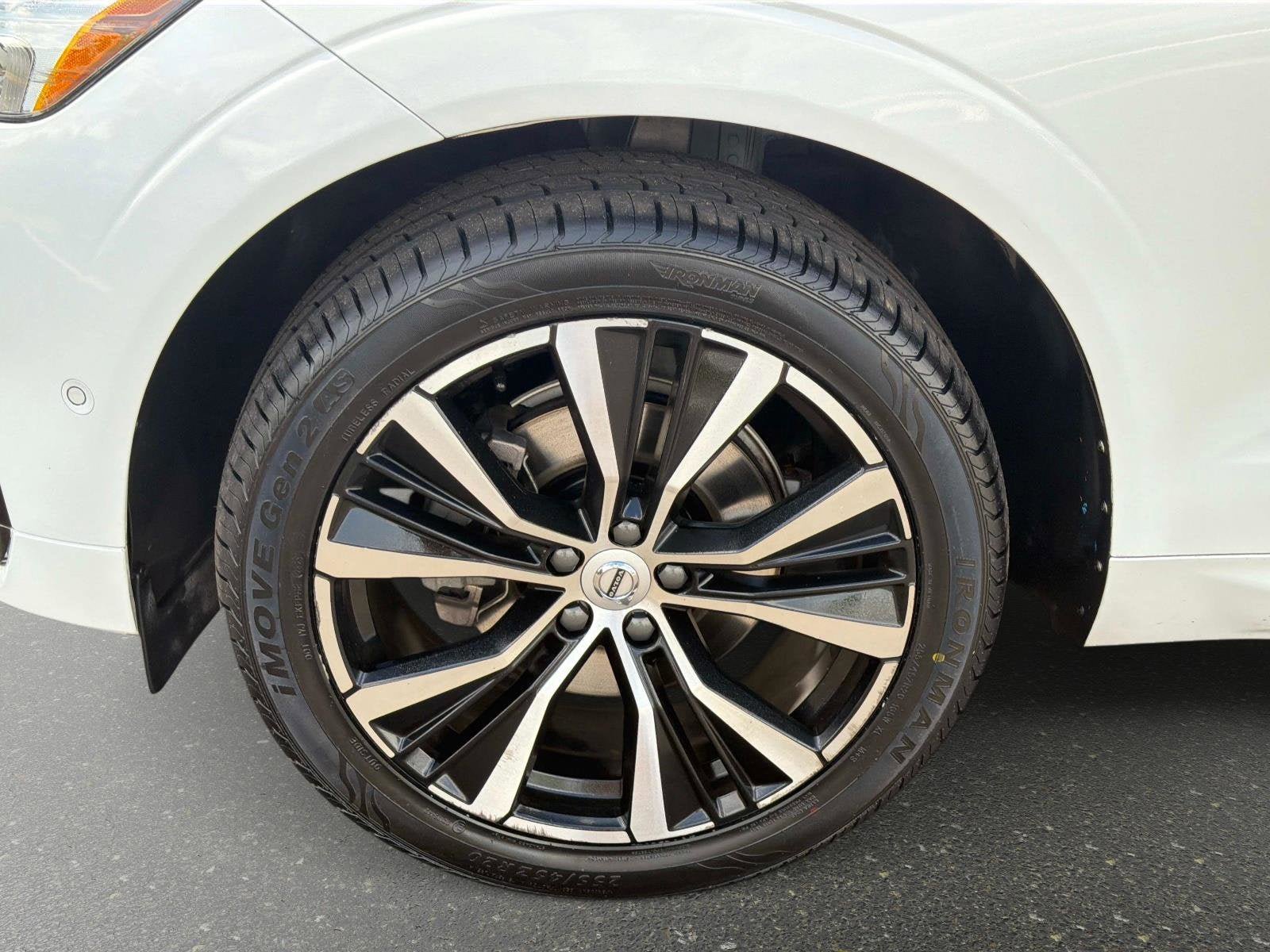 Certified 2024 Volvo XC60 B5 Plus AWD/4WD image 10