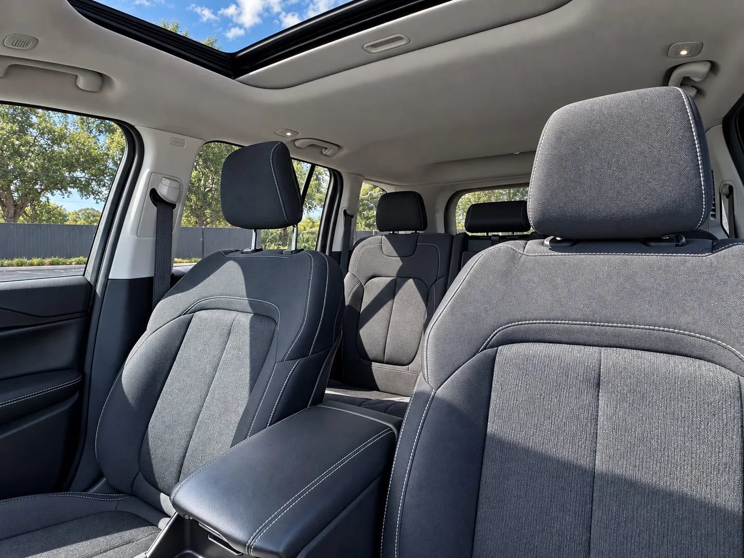 Used 2023 Jeep Grand Cherokee Laredo X RWD image 13