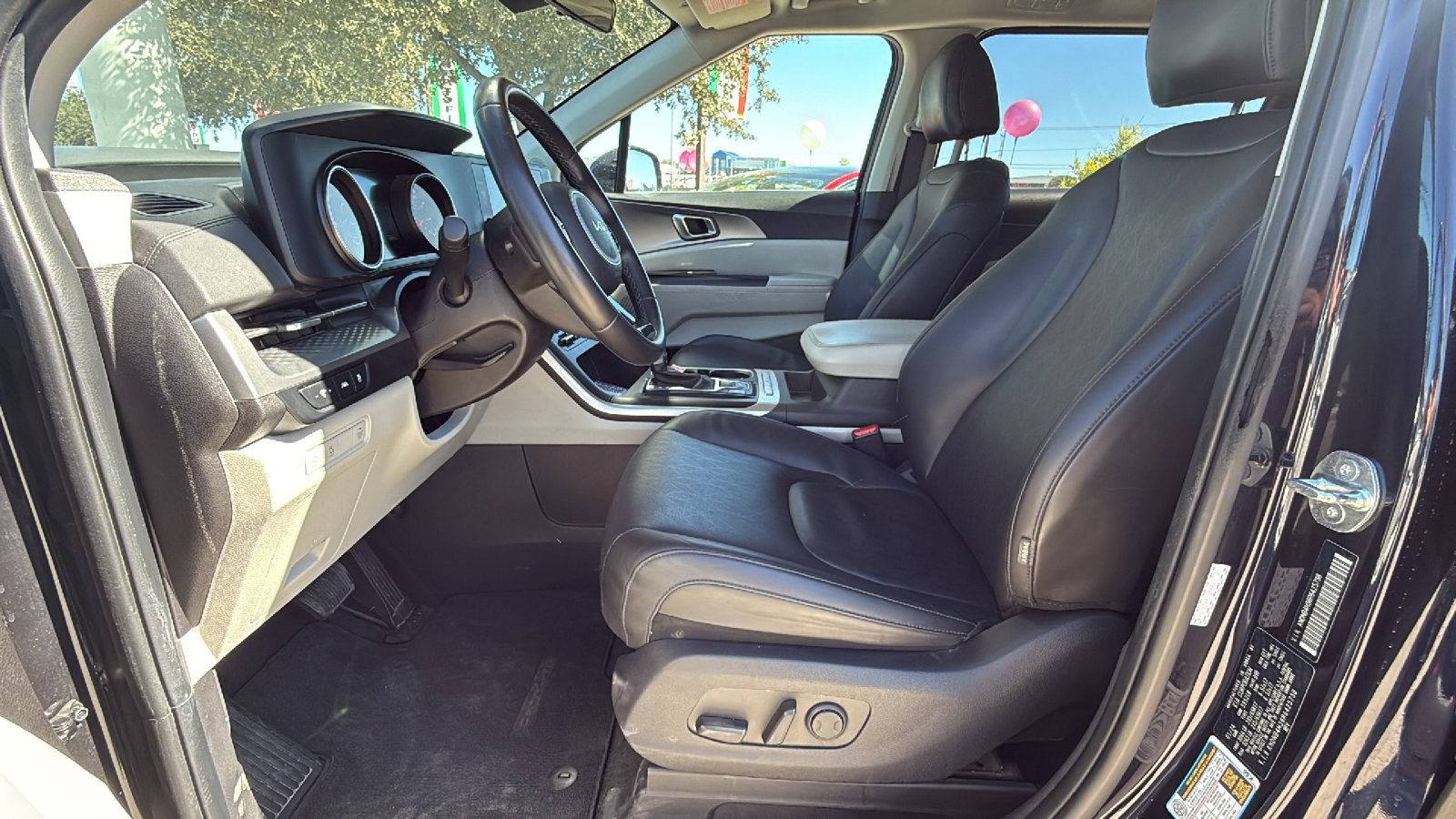 Used 2024 Kia Carnival LX image 10