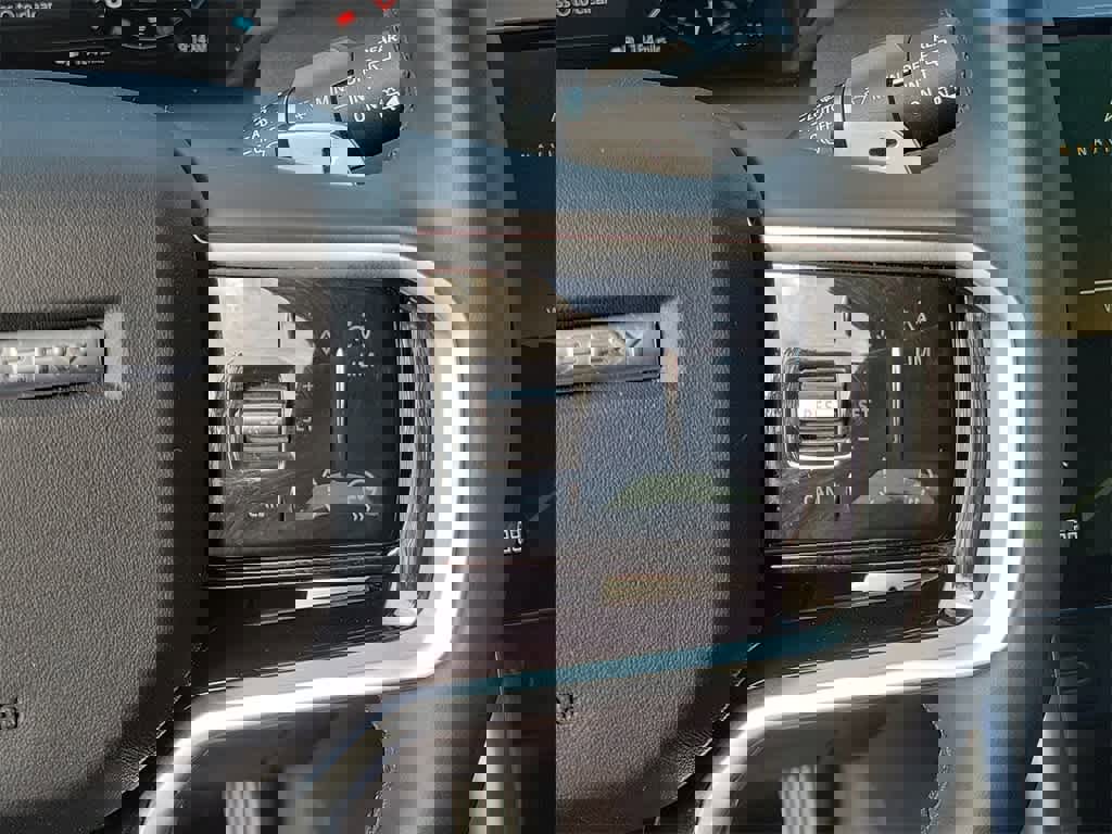 Used 2024 Land Rover Discovery Sport S image 28