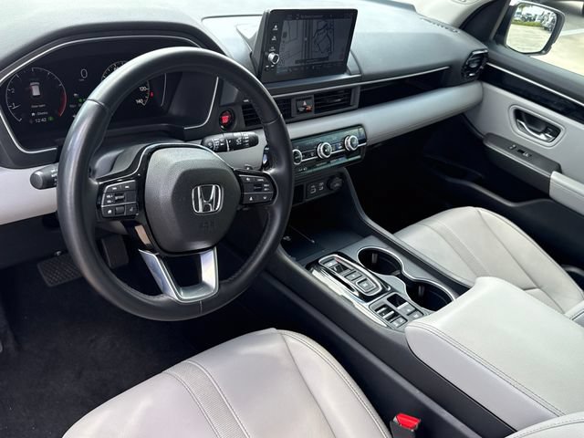 Used 2025 Honda Pilot Touring image 12