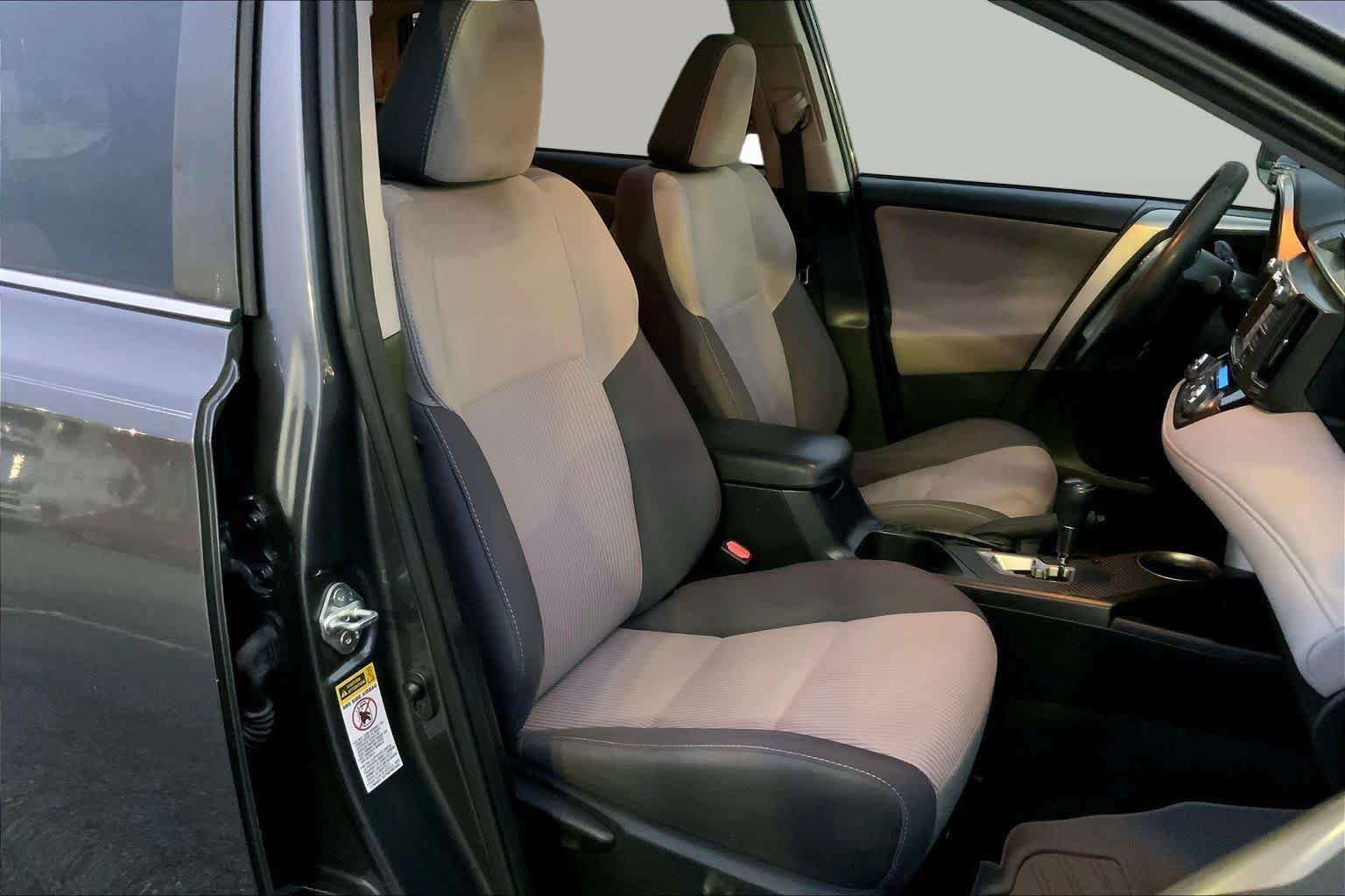 Used 2015 Toyota RAV4 XLE AWD/4WD image 7