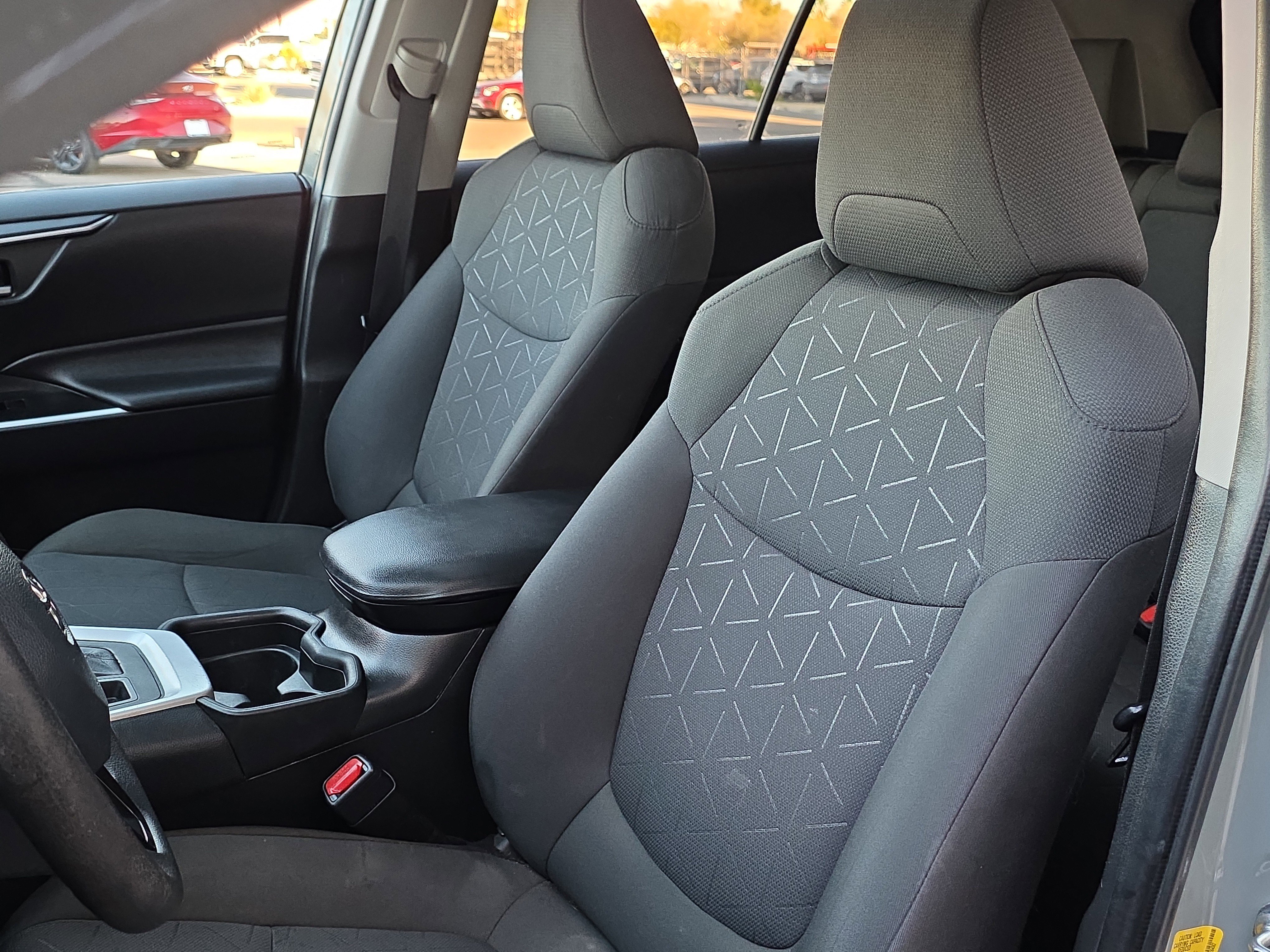 Used 2021 Toyota RAV4 XLE w/ Convenience Package image 10