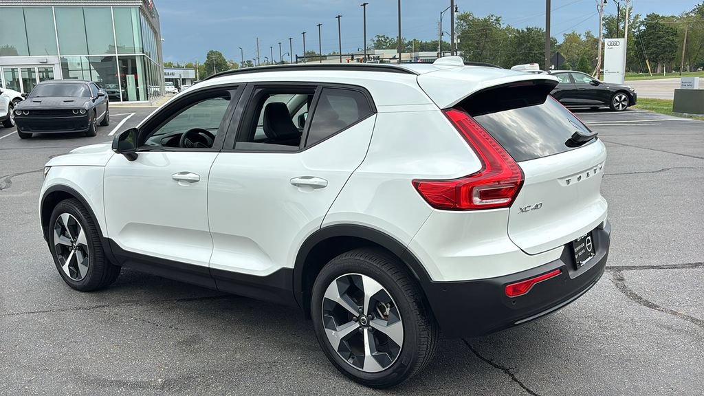 Used 2026 Volvo XC40 B5 Plus AWD/4WD image 3