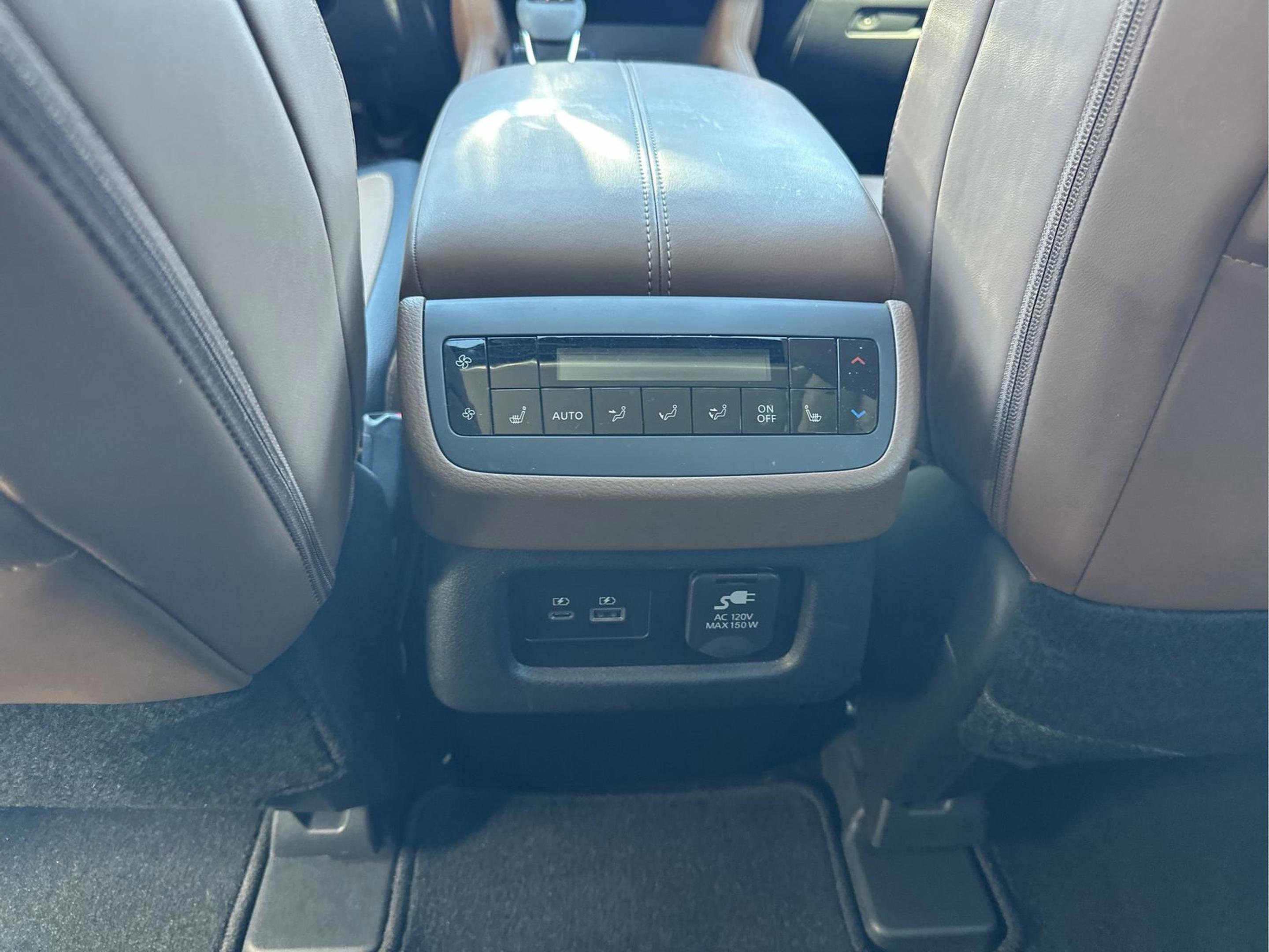 Used 2024 Nissan Pathfinder Platinum image 32