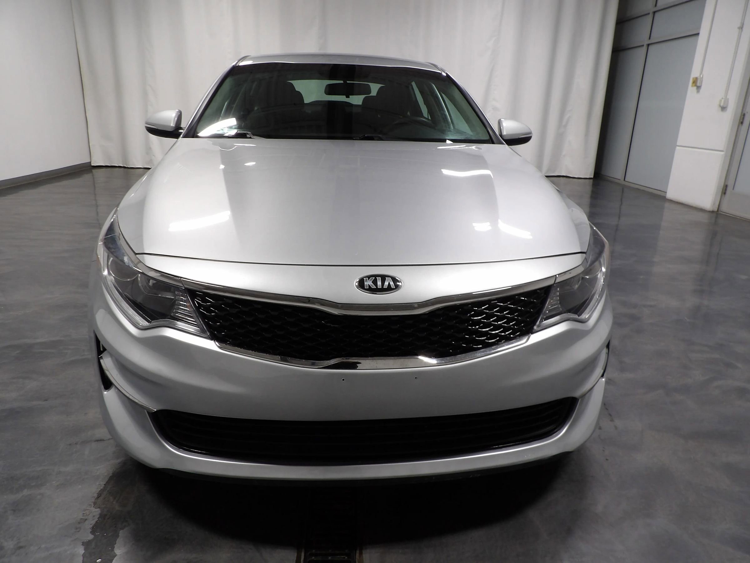Used 2018 Kia Optima LX w/ 17" Alloy Wheels Package image 2