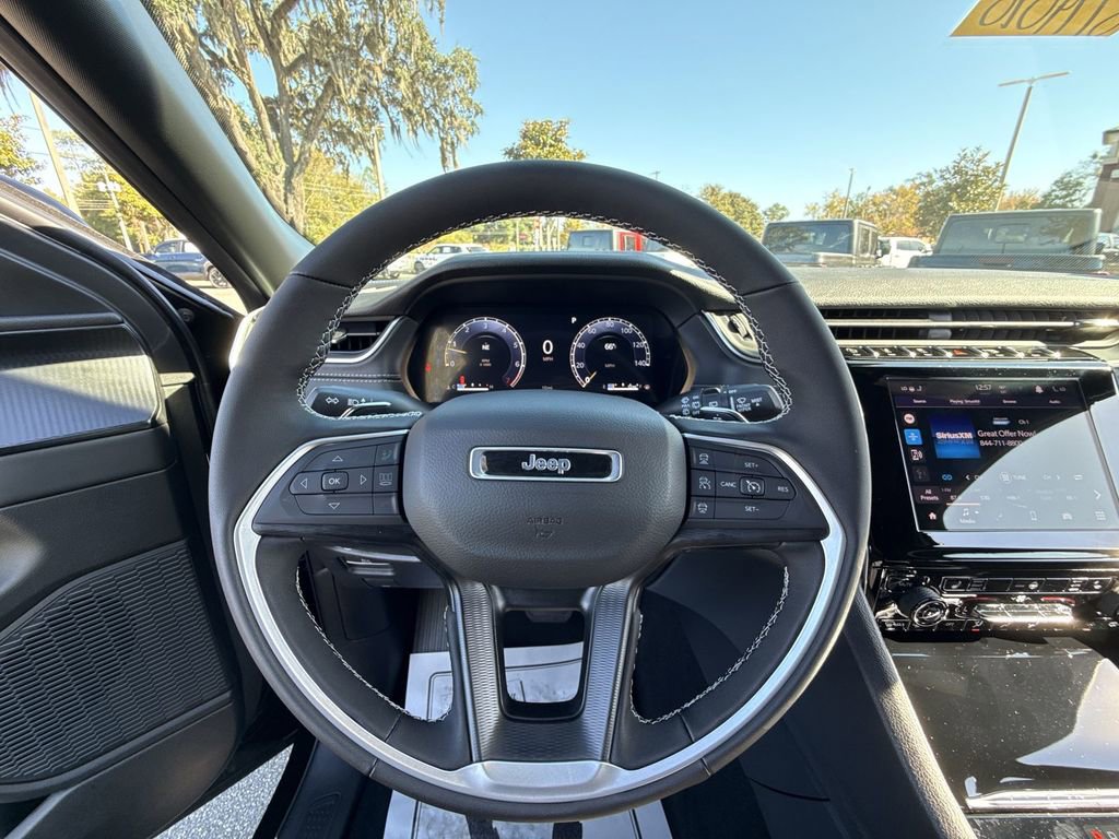 New 2025 Jeep Grand Cherokee Altitude AWD/4WD image 14