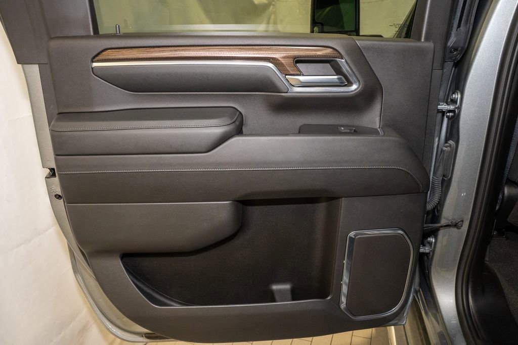 Used 2024 Chevrolet Silverado 2500 LT w/ Convenience Package image 9