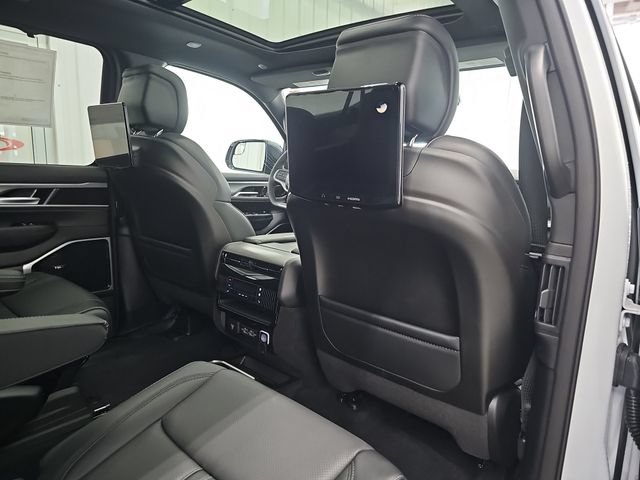 New 2026 Jeep Grand Wagoneer L Limited AWD/4WD image 32