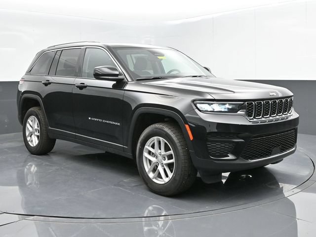 Used 2024 Jeep Grand Cherokee Laredo X AWD/4WD image 2