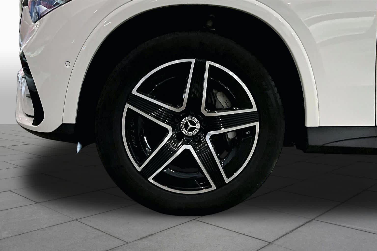 Used 2024 Mercedes-Benz GLC 300 4MATIC image 11